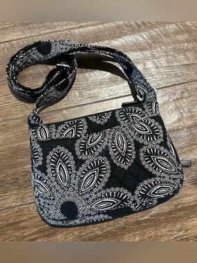 Vera Bradley Blanco Bouquet Black & White Paisley Crossbody Purse